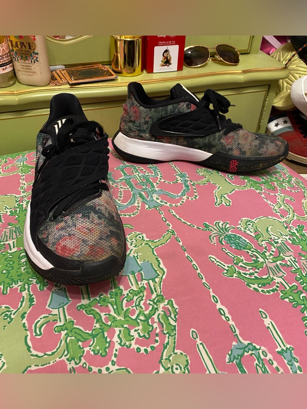 Nike kyrie Low Floral shoes size 8